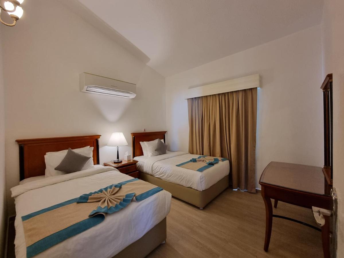 Holiday Beach Resort 4*